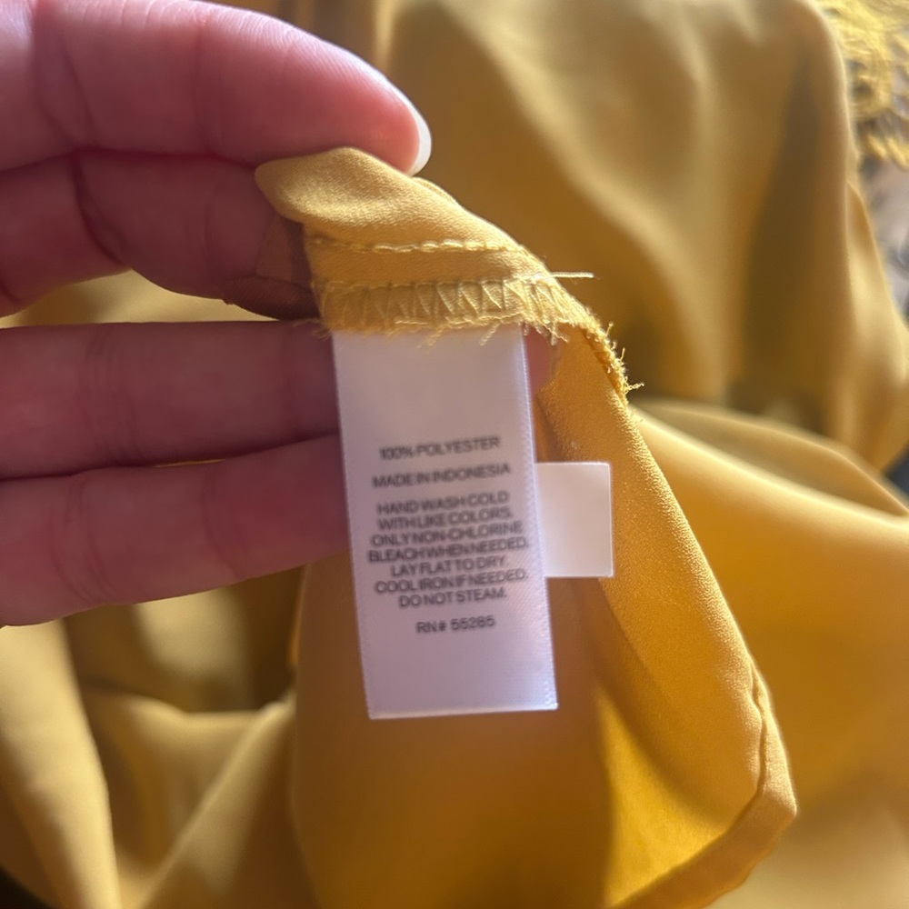 Express Yellow Sleeveless Blouse with Lace Accent - Picture 5 of 5